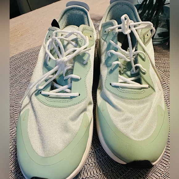 Nike Air Max Dia Pistachio Size 9 - Picture 4 of 8